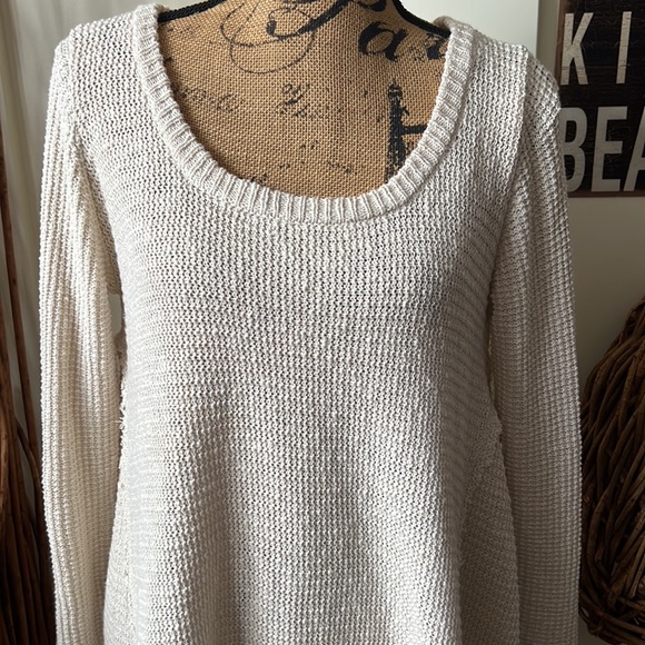 Ruby Moon Scoop Neck Cream Sweater With Scarp Hem - Picture 2 of 6